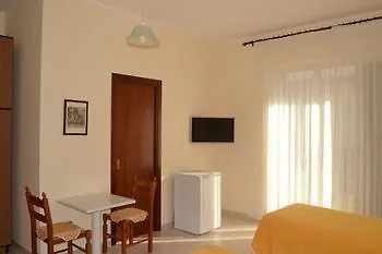 לינה וארוחת בוקר Casa Alessio ריקאדי